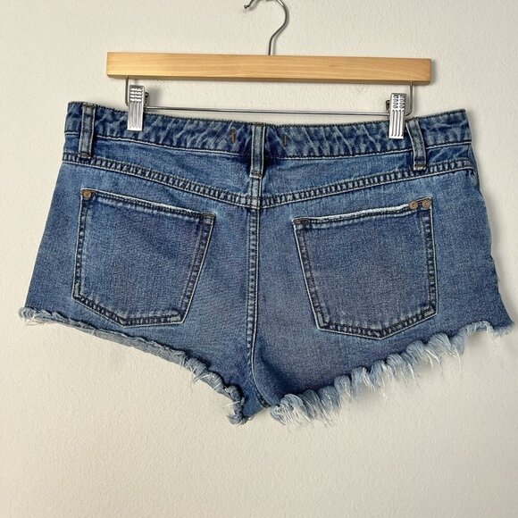 Free People Mid Rise Distressed Cutoff Denim Shorts Festival Boho Casual Size 29 - Picture 6 of 8
